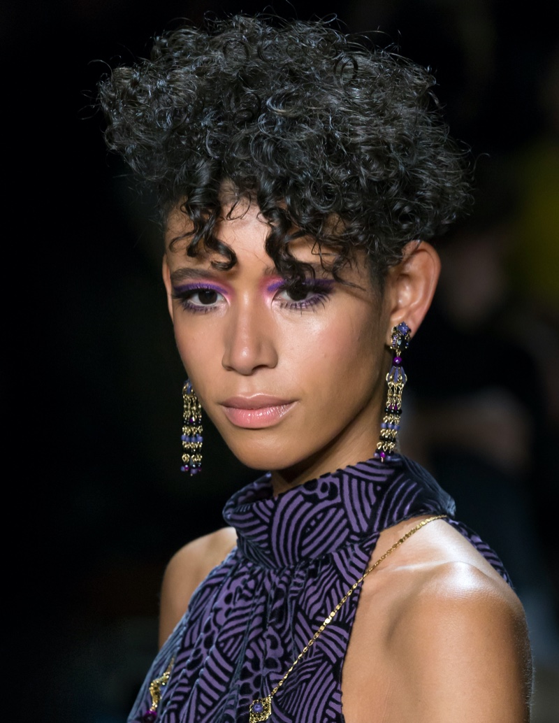 Кращі стрижки для кучериків у 2026 році: вибираємо за типом обличчя та довжиною волосся. piksi dlinnaja2, 8, Кращі стрижки для кучериків у 2026 році: вибираємо за типом обличчя та довжиною волосся. стрижки