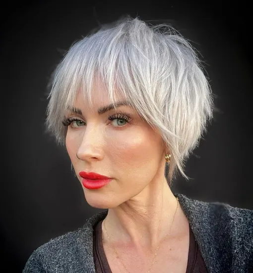 Модні жіночі стрижки з чубчиком на середнє волосся: за типом волосся та формою обличчя. Назви з фото piksi, 27, Модні жіночі стрижки з чубчиком на середнє волосся: за типом волосся та формою обличчя. Назви з фото стрижки с челкой