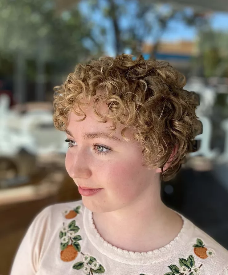 Кращі стрижки для кучериків у 2026 році: вибираємо за типом обличчя та довжиною волосся. piksi2 2, 10, Кращі стрижки для кучериків у 2026 році: вибираємо за типом обличчя та довжиною волосся. стрижки