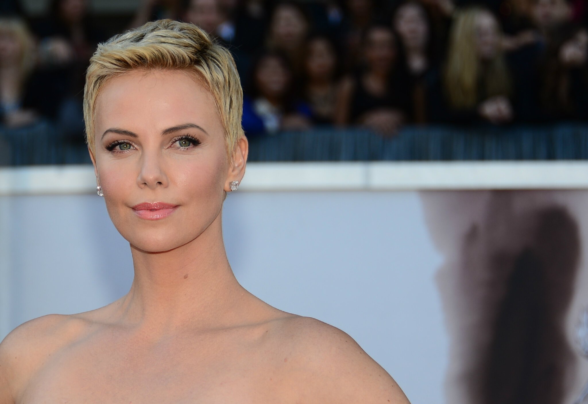 15 жіночих стрижок для круглого обличчя, які підкреслять вашу унікальність Сучасна стрижка піксі для жінок