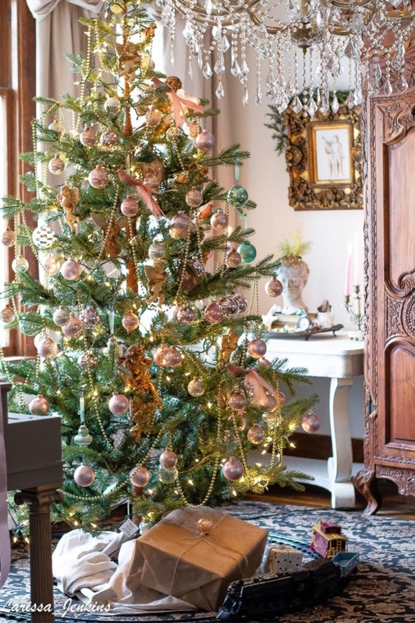 Стильний затишок: як нарядити ялинку у 2026 році модно і для душі pink gold2, 15, Стильний затишок: як нарядити ялинку у 2026 році модно і для душі Як нарядити ялинку
