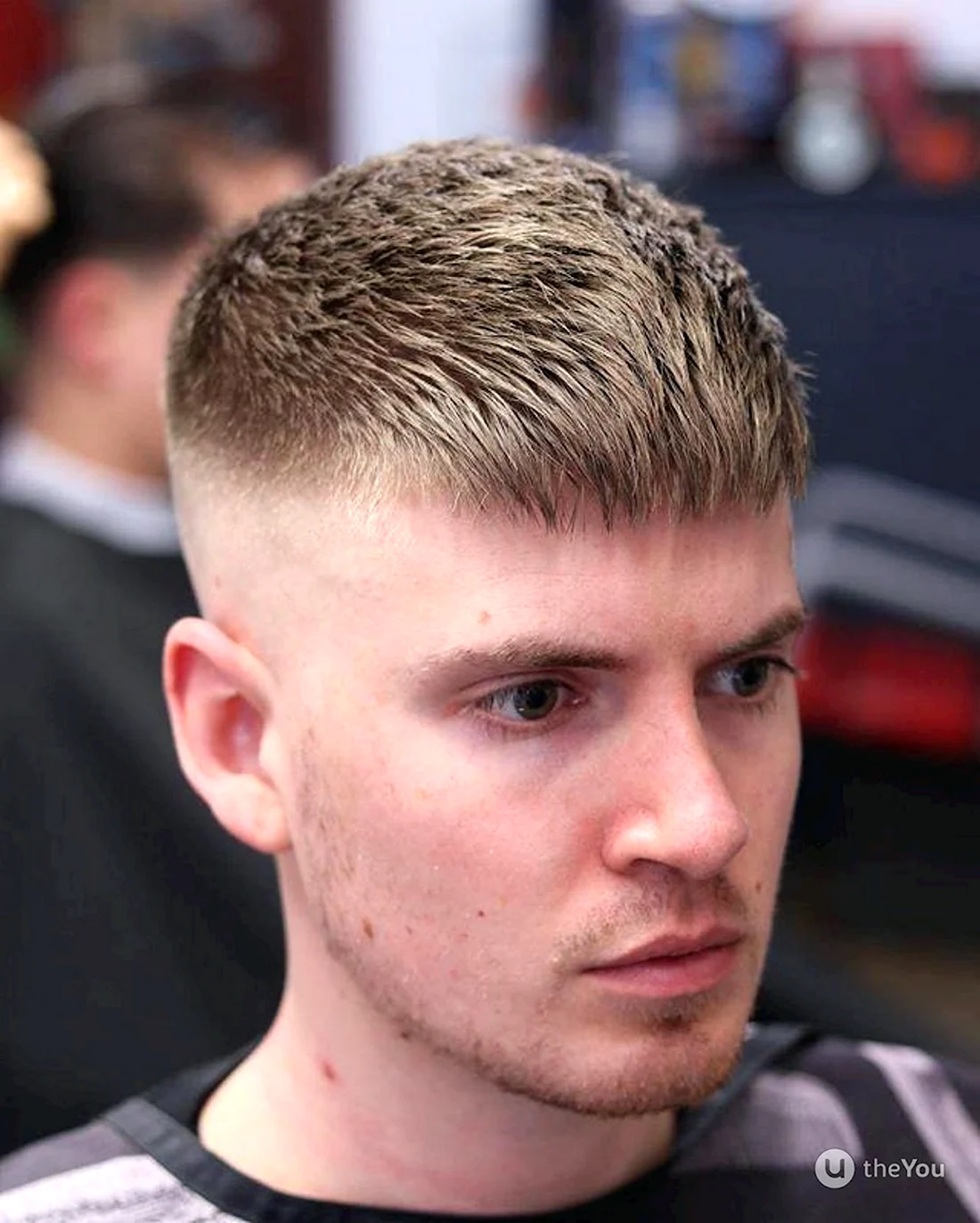 Вся увага на чубчик: найвиразніші чоловічі стрижки року, фото Сучасний полубокс з текстурованим чубчиком