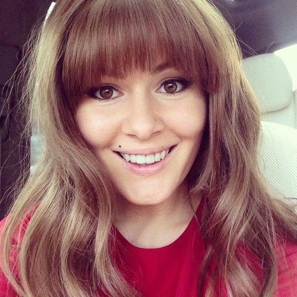 Модні жіночі стрижки з чубчиком на середнє волосся: за типом волосся та формою обличчя. Назви з фото polukrug, 7, Модні жіночі стрижки з чубчиком на середнє волосся: за типом волосся та формою обличчя. Назви з фото стрижки с челкой