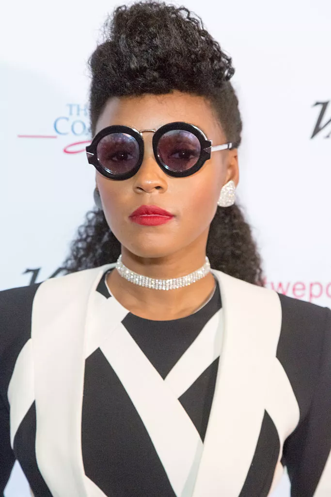 15 жіночих стрижок для круглого обличчя, які підкреслять вашу унікальність Жіночий помпадур для стильного образу