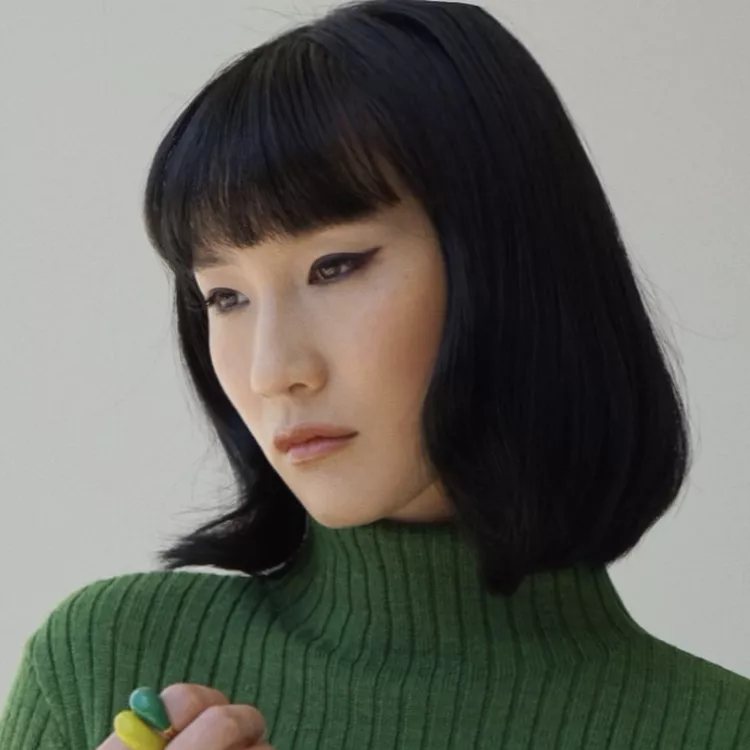 Модні жіночі стрижки з чубчиком на середнє волосся: за типом волосся та формою обличчя. Назви з фото prjamaja, 21, Модні жіночі стрижки з чубчиком на середнє волосся: за типом волосся та формою обличчя. Назви з фото стрижки с челкой