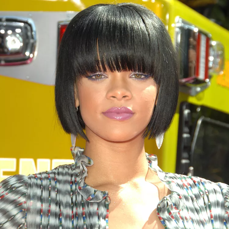 Короткі жіночі стрижки з чубчиком, які варто спробувати цього року! Назви з фото prjamaja2 1, 3, Короткі жіночі стрижки з чубчиком, які варто спробувати цього року! Назви з фото стрижки с челкой