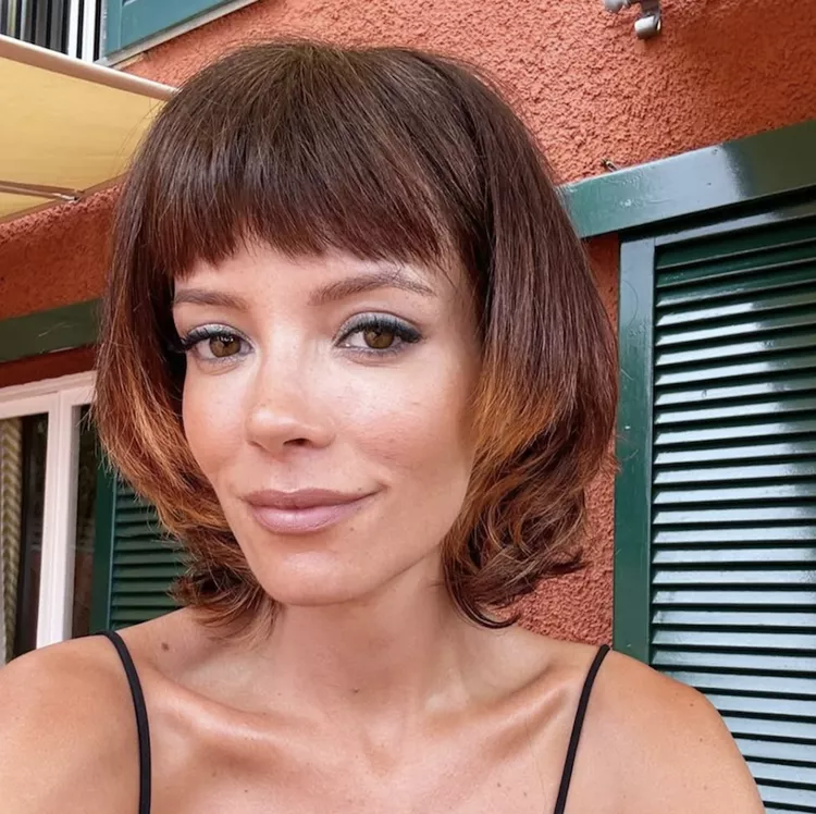 Короткі жіночі стрижки з чубчиком, які варто спробувати цього року! Назви з фото prjamaja3 1, 12, Короткі жіночі стрижки з чубчиком, які варто спробувати цього року! Назви з фото стрижки с челкой