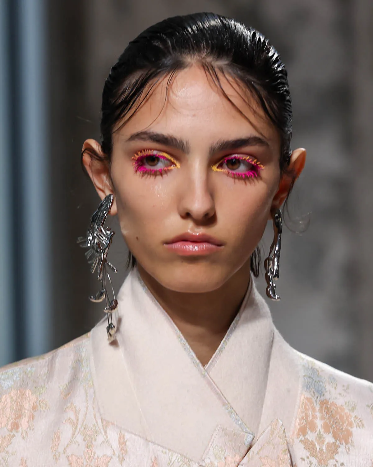 Губи, стрілки, сяйво – головні тренди макіяжу 2026 pyshnye resnicy, 18, Губи, стрілки, сяйво – головні тренди макіяжу 2026 макияж