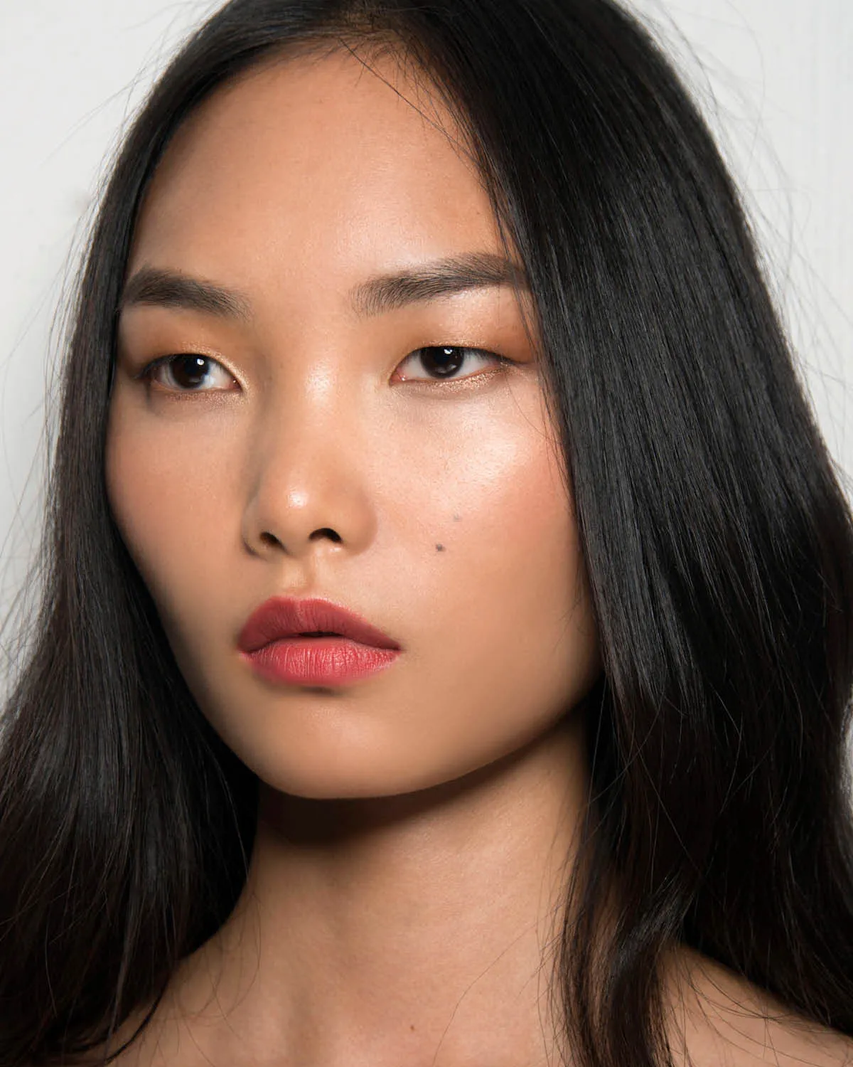 Губи, стрілки, сяйво – головні тренди макіяжу 2026 razmytye guby, 13, Губи, стрілки, сяйво – головні тренди макіяжу 2026 макияж