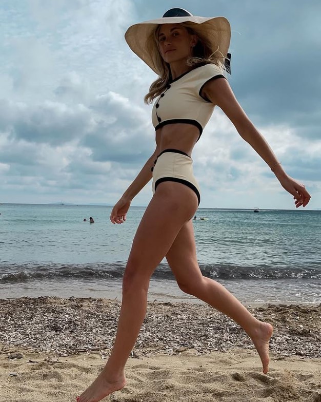 Модні жіночі купальники 2026: які форми, принти та кольори будуть у тренді? Добірка стильних фото retro2, 6, Модні жіночі купальники 2026: які форми, принти та кольори будуть у тренді? Добірка стильних фото купальники