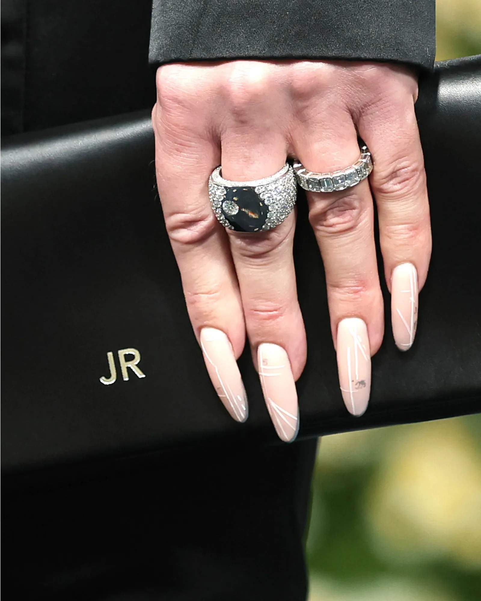 runu, 17, Секреты денежного маникюра: цвета и символы октября 2025 маникюр на октябрь