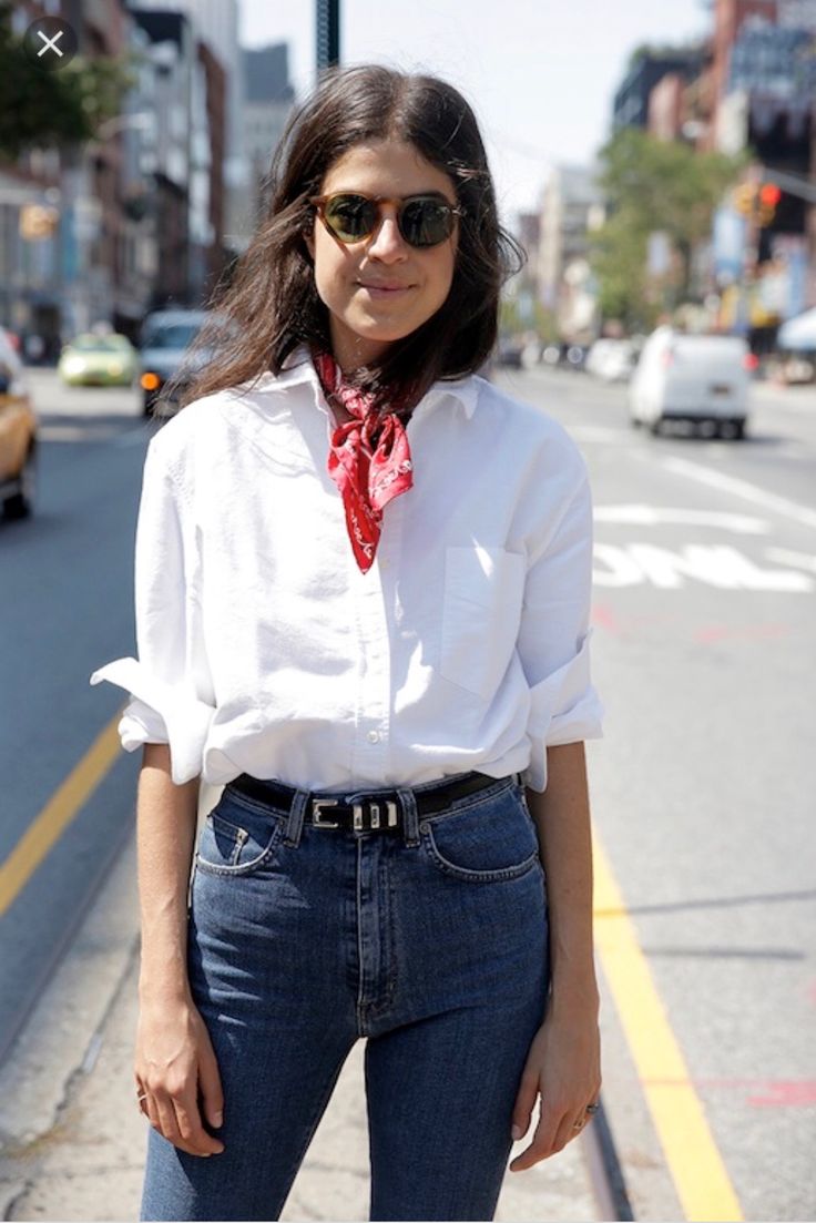 Стильні жіночі образи з білою сорочкою: як носити та з чим поєднувати – поради, ідеї, фото s dzhinsami, 40, Стильні жіночі образи з білою сорочкою: як носити та з чим поєднувати – поради, ідеї, фото образы