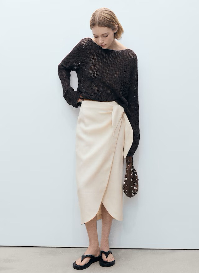 Спідниця-міді - тренд 2026: види, як підібрати по фігурі. З чим носити атласну та джинсову спідниці-міді? sarong3 1 e1750076890937, 7, Спідниця-міді - тренд 2026: види, як підібрати по фігурі. З чим носити атласну та джинсову спідниці-міді? міді