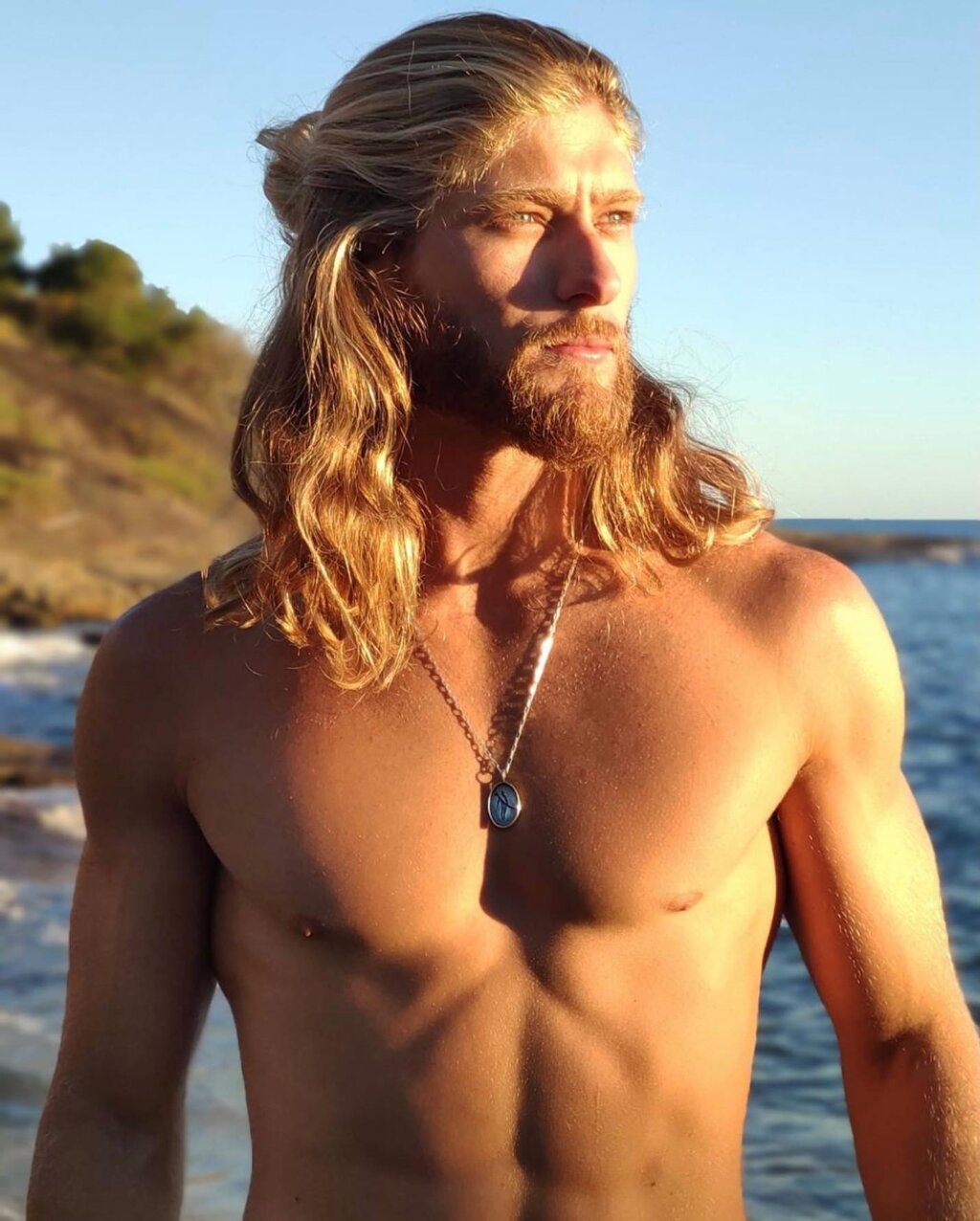 Зухвалі та солідні чоловічі стрижки на довге волосся: назви з фото. Як вибрати відповідну? serfer3, 17, Зухвалі та солідні чоловічі стрижки на довге волосся: назви з фото. Як вибрати відповідну? длинные волосы