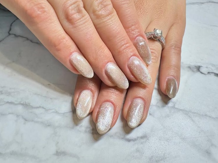 Магніт для грошей: ідеальний грошовий манікюр на листопад 2025 року. shampan, 6, Магніт для грошей: ідеальний грошовий манікюр на листопад 2025 року. Грошовий манікюр