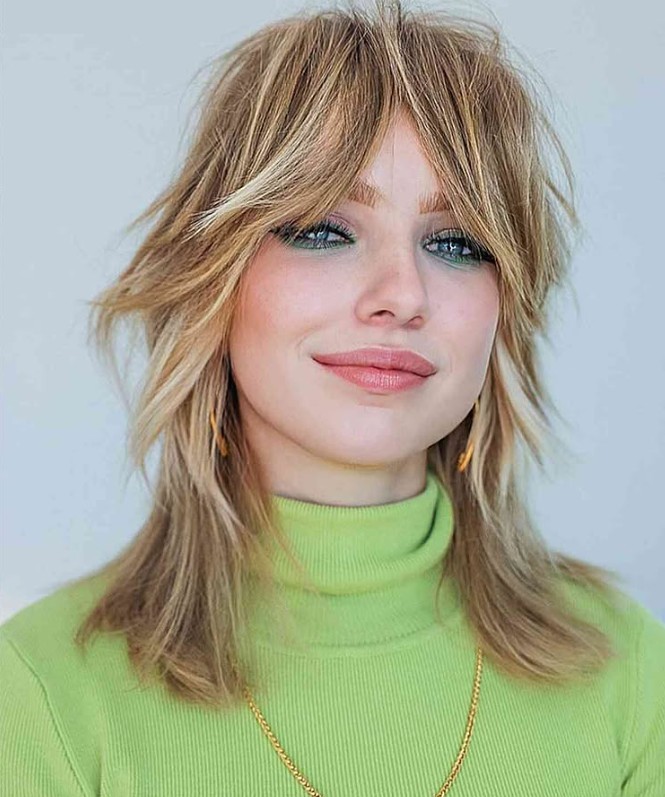 15 жіночих стрижок для круглого обличчя, які підкреслять вашу унікальність Стрижка шег з багатошаровим волоссям