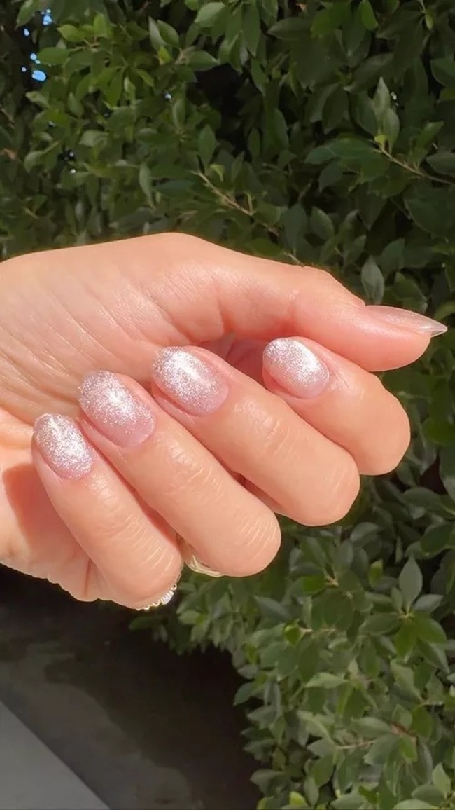 Манікюр мигдаль: розкішні та сміливі тенденції сезону (55 фото) Тенденції манікюру мигдаль: блискучий нейл-арт