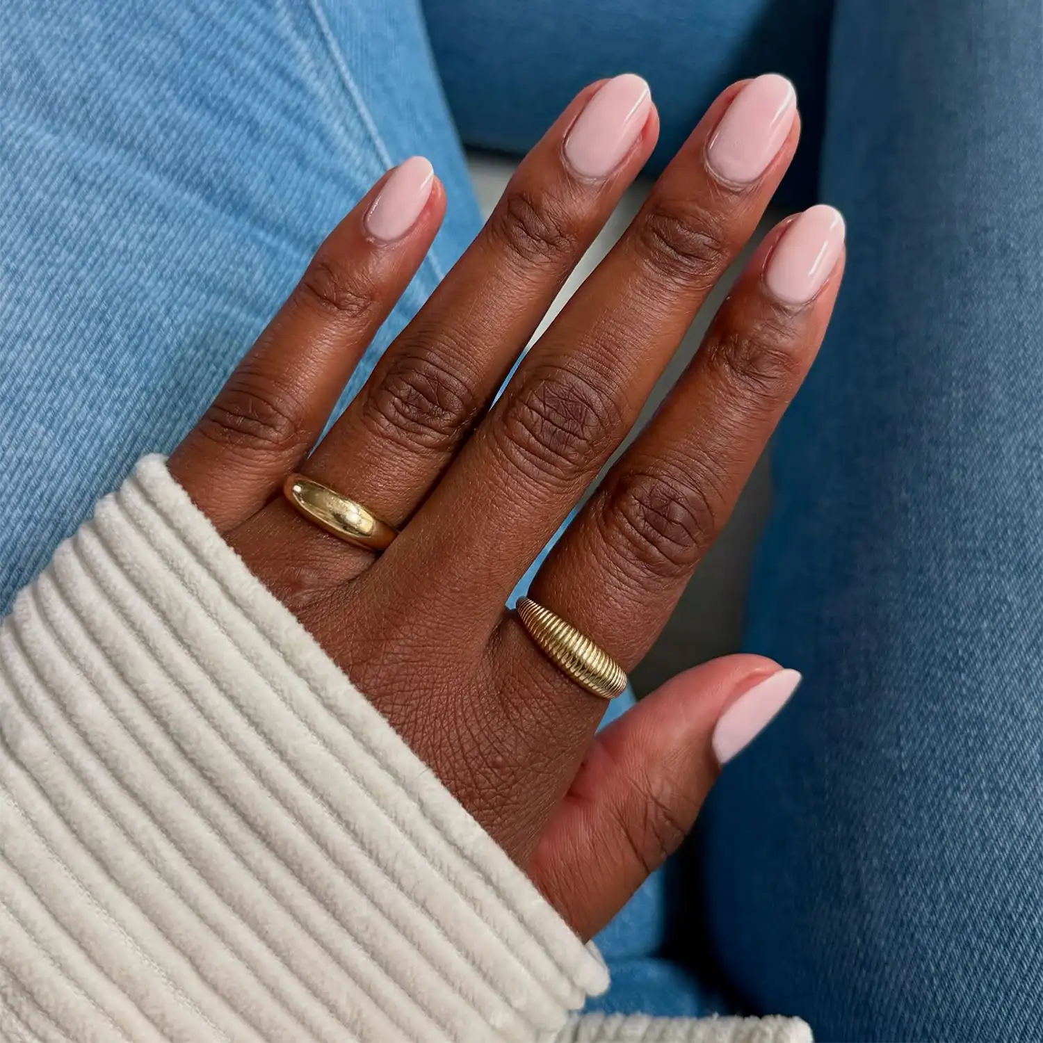 Манікюр мигдаль: розкішні та сміливі тенденції сезону (55 фото) Короткі нігті, глянсовий манікюр, осінні кольори