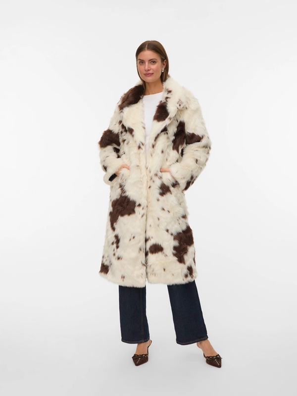 Осінь 2025: трендові жіночі пальта, які підкорюють серця та вулиці shuba2, 29, Осінь 2025: трендові жіночі пальта, які підкорюють серця та вулиці пальто