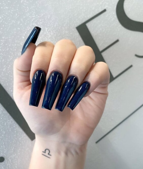 Чим позначиться 2026 у сфері нейл-дизайну? Тенденції у манікюрі, новинки+85 фото sinij4, 8, Чим позначиться 2026 у сфері нейл-дизайну? Тенденції у манікюрі, новинки+85 фото дизайн