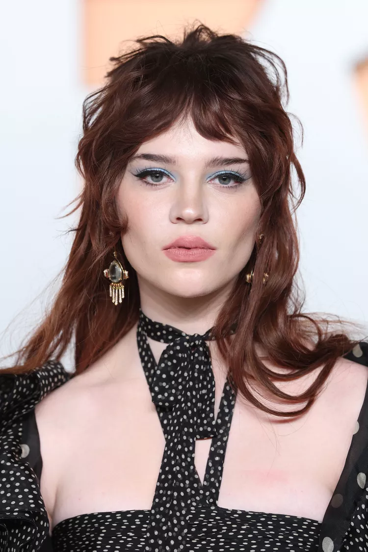 15 жіночих стрижок для круглого обличчя, які підкреслять вашу унікальність Багатошарова стрижка для жіночого волосся