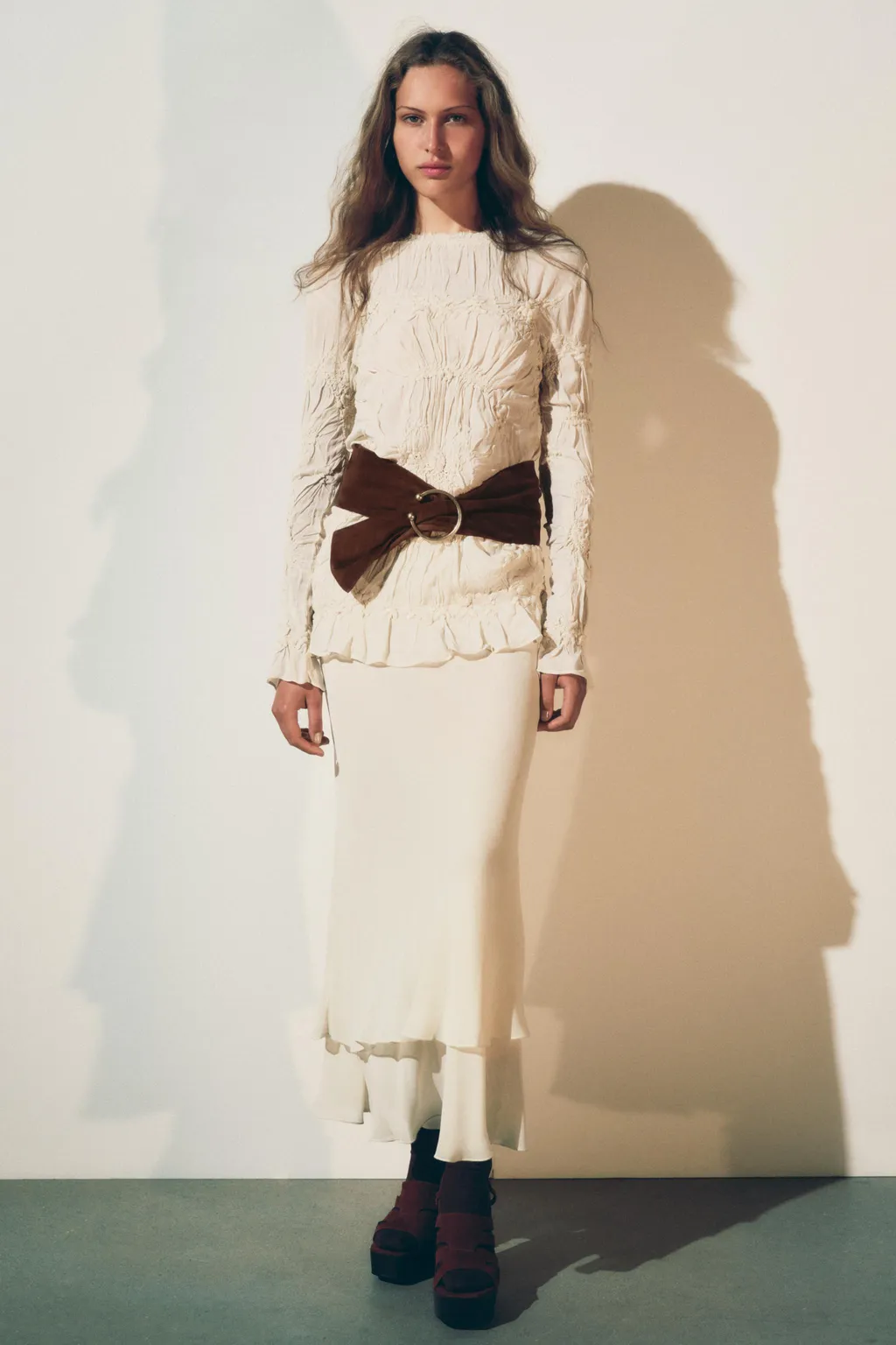 Спідниця-міді - тренд 2026: види, як підібрати по фігурі. З чим носити атласну та джинсову спідниці-міді? sloi2, 14, Спідниця-міді - тренд 2026: види, як підібрати по фігурі. З чим носити атласну та джинсову спідниці-міді? міді