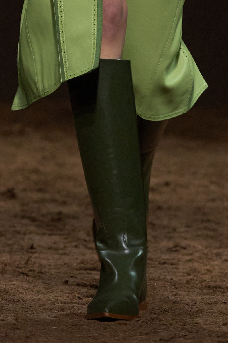 Що купити на осінь 2025: головні тренди жіночого взуття slouchy4 1, 18, Що купити на осінь 2025: головні тренди жіночого взуття Жіноче взуття