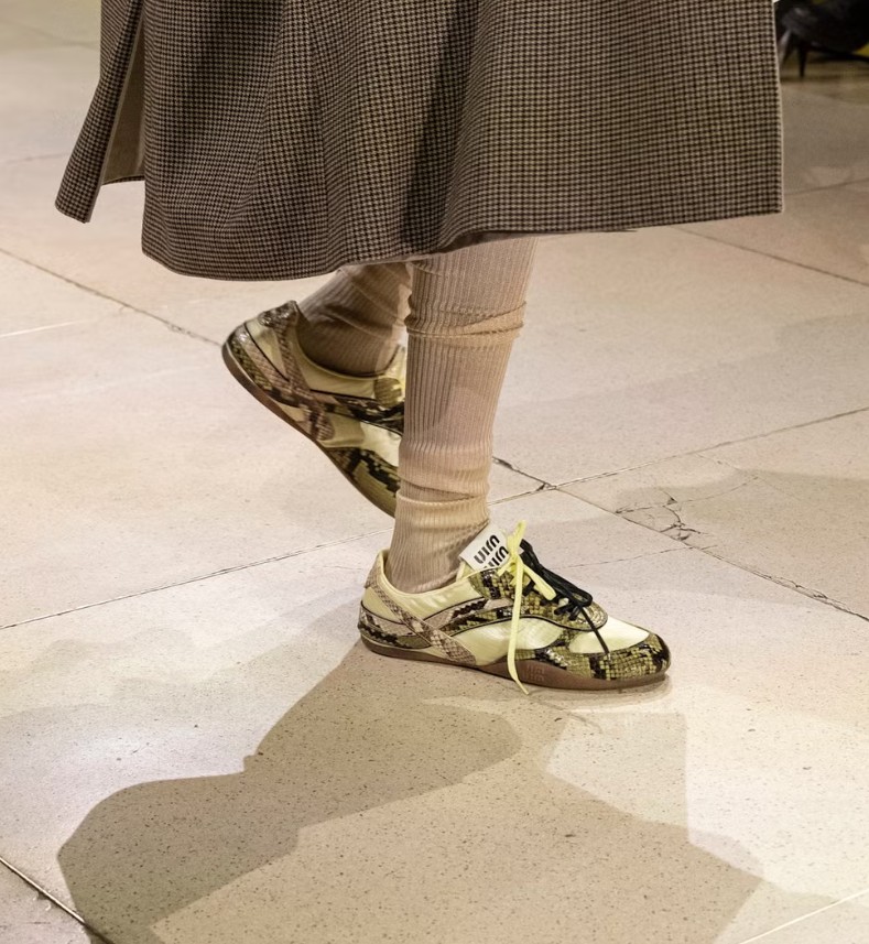 Що купити на осінь 2025: головні тренди жіночого взуття sneaker2, 24, Що купити на осінь 2025: головні тренди жіночого взуття Жіноче взуття