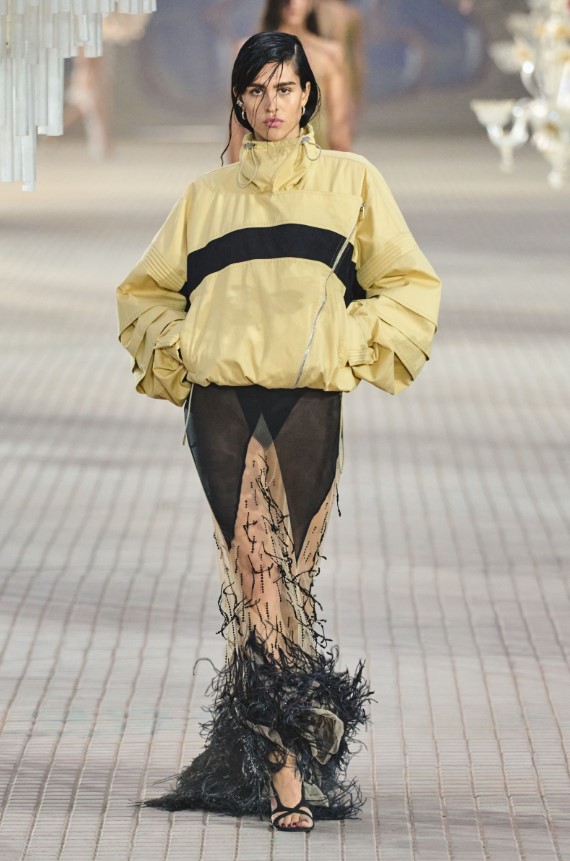 Тренди жіночого одягу весна-літо 2026: чим здивує новий сезон sport2, 23, Тренди жіночого одягу весна-літо 2026: чим здивує новий сезон тренды женской одежды