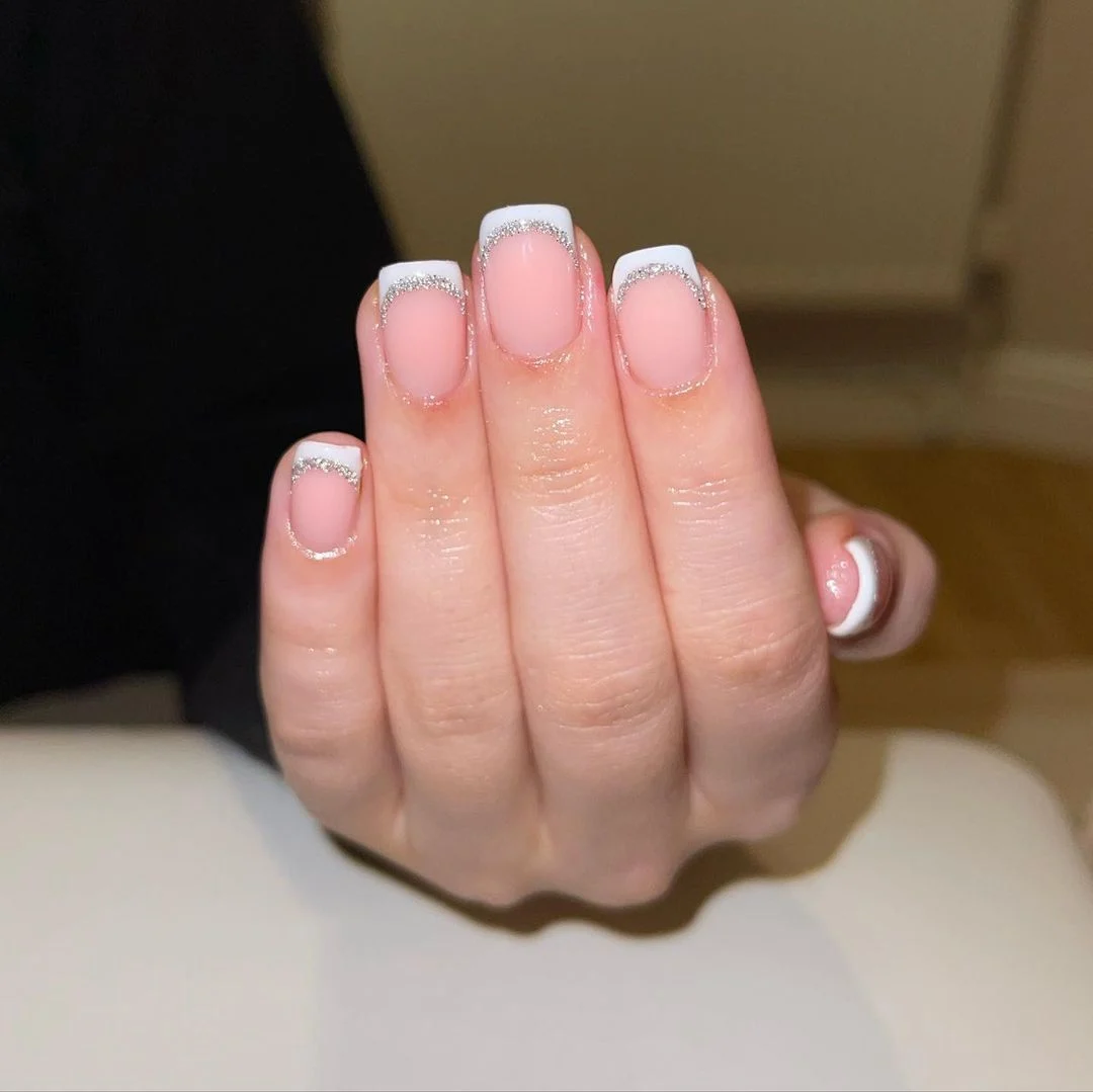 65 найкращих фото-ідей новорічного манікюру 2026: тренди, кольори, декор square, 52, 65 найкращих фото-ідей новорічного манікюру 2026: тренди, кольори, декор Манікюр 2026