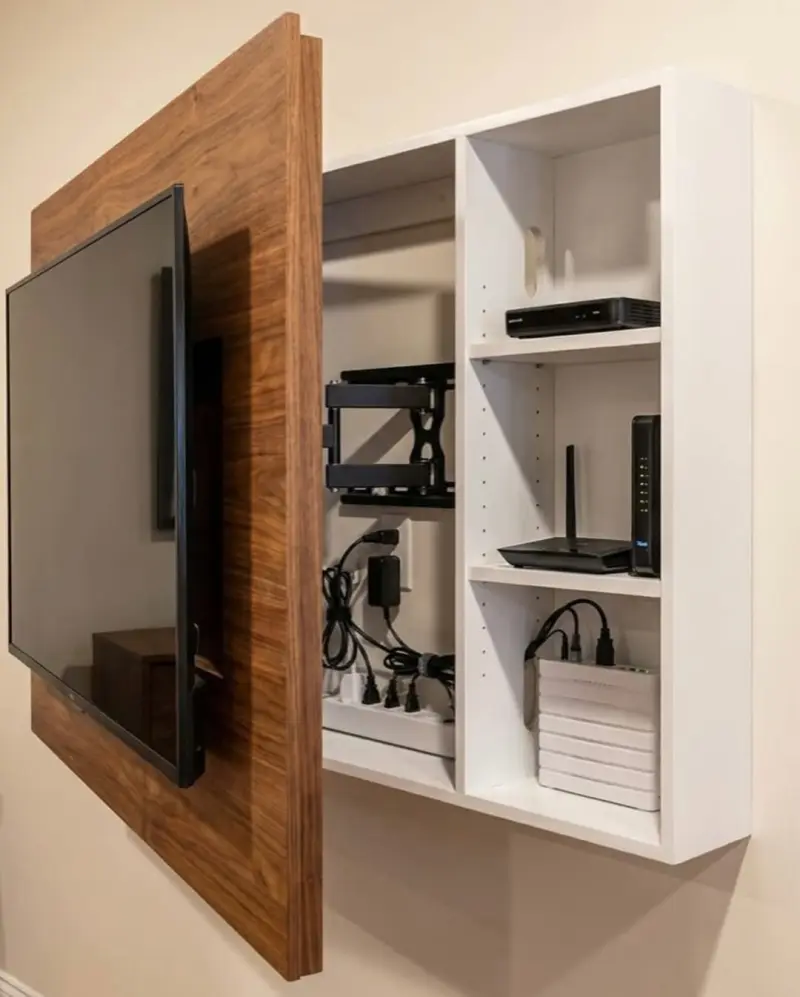Шафка з деревяною рухомою панеллю для телевізора та з поличками для прихованого зберігання проводів, розеток та дрібних приладів