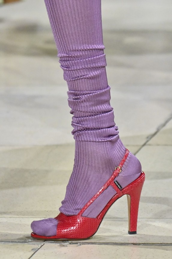 Що купити на осінь 2025: головні тренди жіночого взуття tights3, 30, Що купити на осінь 2025: головні тренди жіночого взуття Жіноче взуття