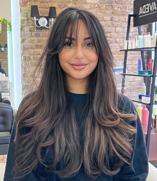 15 жіночих стрижок для круглого обличчя, які підкреслять вашу унікальність Тонка челка для круглого обличчя