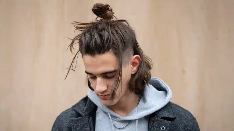 Зухвалі та солідні чоловічі стрижки на довге волосся: назви з фото. Як вибрати відповідну? top knot, 47, Зухвалі та солідні чоловічі стрижки на довге волосся: назви з фото. Як вибрати відповідну? длинные волосы