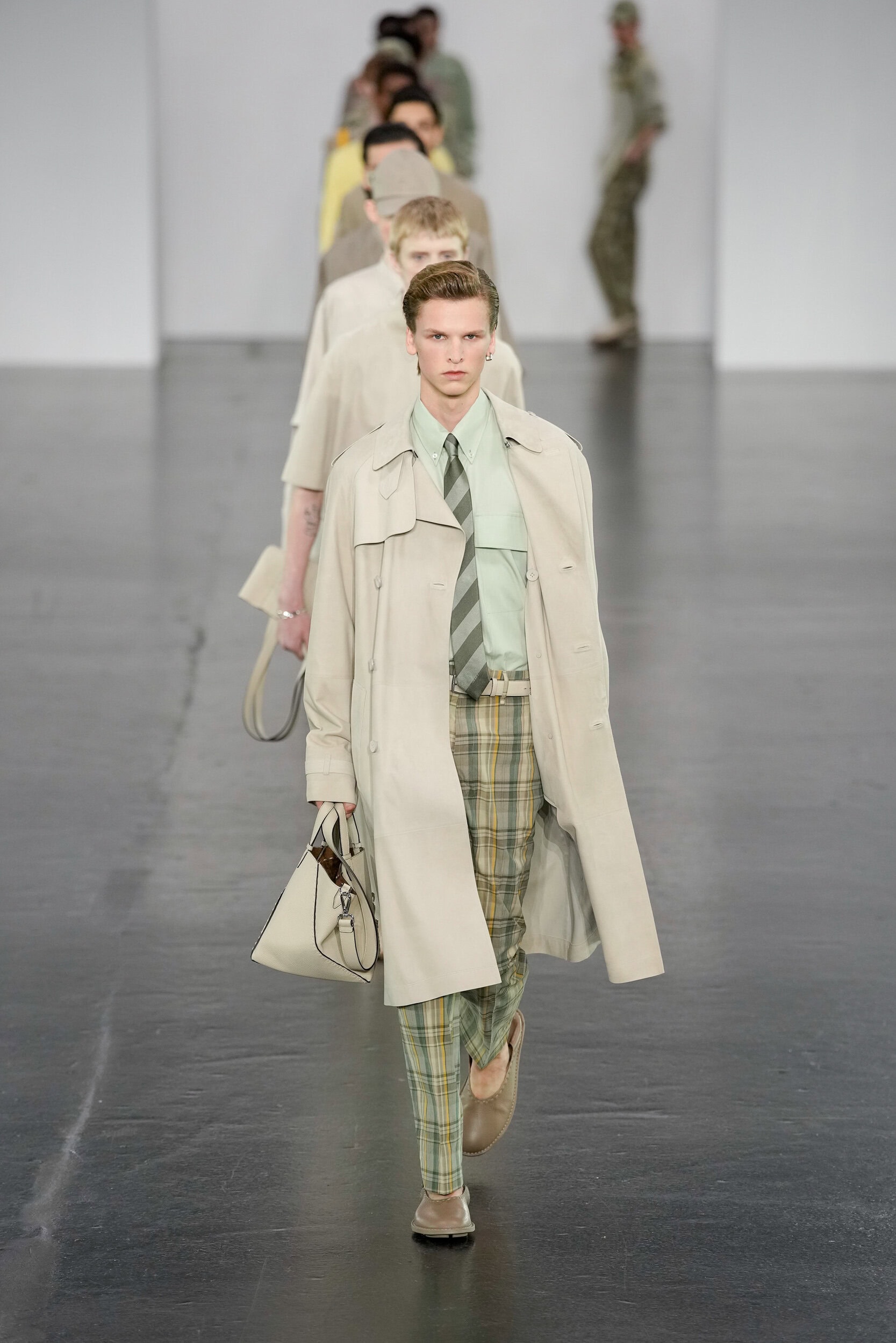 Чоловіча мода виходить на новий рівень: головні тренди 2026 року trench, 25, Чоловіча мода виходить на новий рівень: головні тренди 2026 року мужская мода