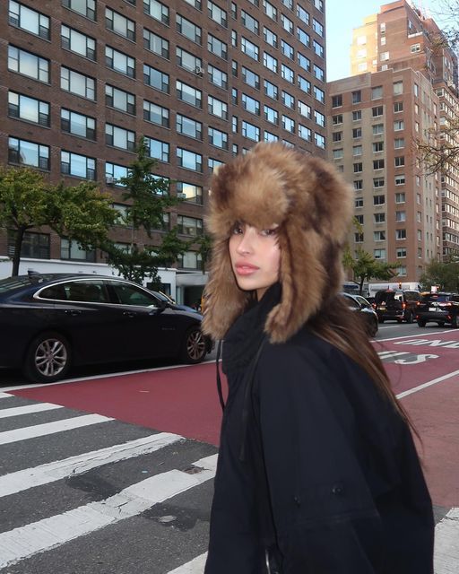 Трендові жіночі шапки осінь-зима 2025-2026: від біні до капора ushanka, 5, Трендові жіночі шапки осінь-зима 2025-2026: від біні до капора шапки