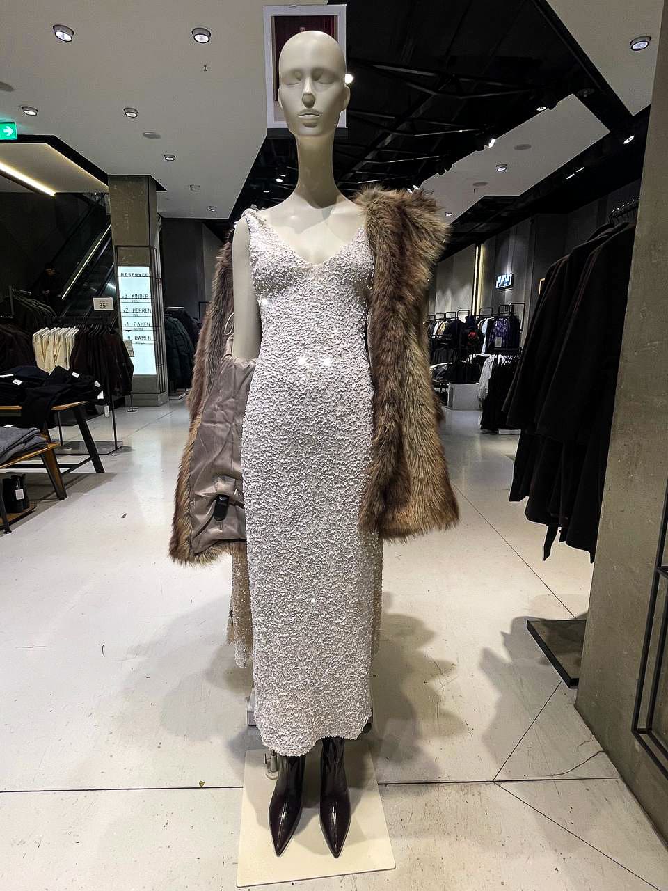 У чому зустріти Новий рік 2026: кольори та образи року Вогняного Коня v chem vstrechat novyi god 19 2, 12, У чому зустріти Новий рік 2026: кольори та образи року Вогняного Коня У чому зустрічати Новий рік 2026