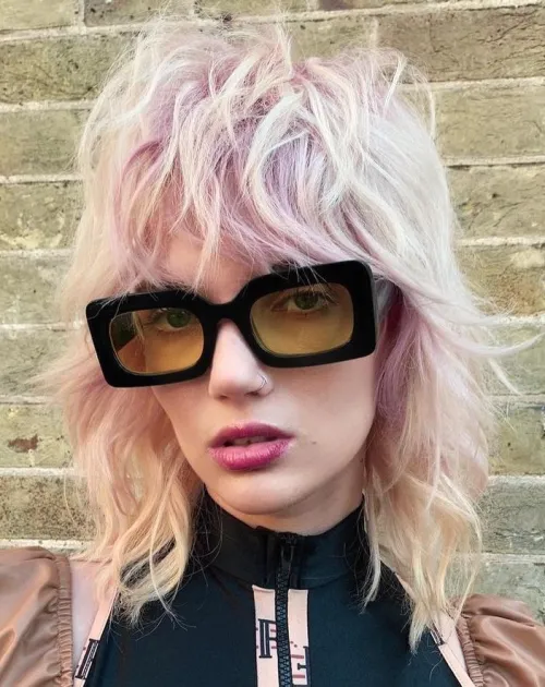 Модні жіночі стрижки з чубчиком на середнє волосся: за типом волосся та формою обличчя. Назви з фото volk6, 42, Модні жіночі стрижки з чубчиком на середнє волосся: за типом волосся та формою обличчя. Назви з фото стрижки с челкой