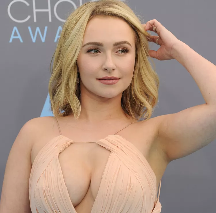 15 жіночих стрижок для круглого обличчя, які підкреслять вашу унікальність Мякі хвилі на довгому волоссі