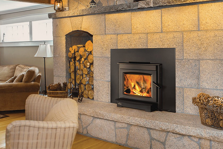 Дверцята зі скляними вставками для печей та камінів: особливості конструкції та функціонал Чавунні камінні дверцята