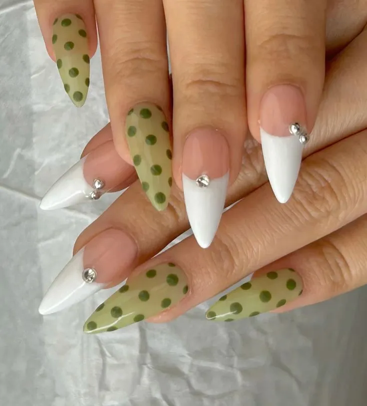 Грошовий манікюр на червень 2026 року: залучіть фінансовий потік на початку літа zelen 1, 30, Грошовий манікюр на червень 2026 року: залучіть фінансовий потік на початку літа маникюр