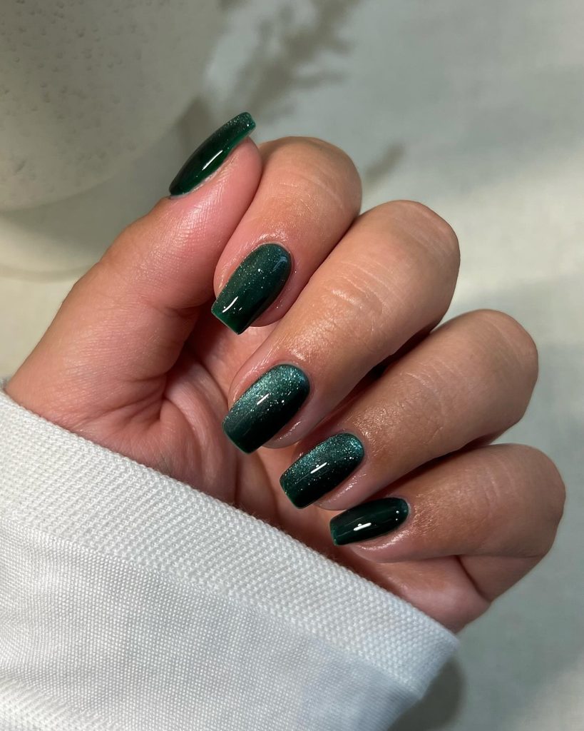 Який манкіюр у моді цієї зими? Класика, тренди, новинки – 75 фото zelen2, 57, Який манкіюр у моді цієї зими? Класика, тренди, новинки – 75 фото маникюр