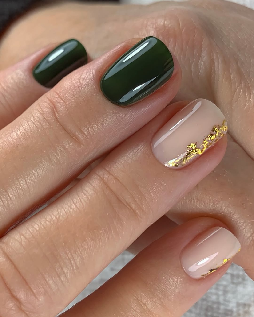 Який манкіюр у моді цієї зими? Класика, тренди, новинки – 75 фото zelenyj, 10, Який манкіюр у моді цієї зими? Класика, тренди, новинки – 75 фото маникюр