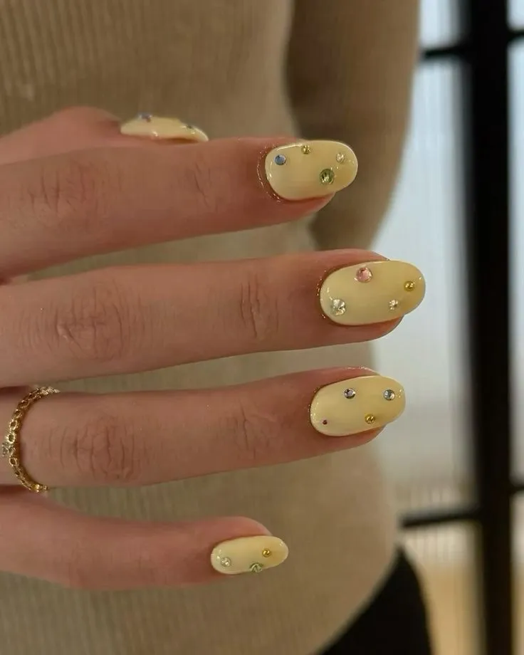 Грошовий манікюр на червень 2026 року: залучіть фінансовий потік на початку літа zheltyj3, 16, Грошовий манікюр на червень 2026 року: залучіть фінансовий потік на початку літа маникюр