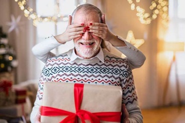 Що можна подарувати татові на Новий 2026? 115 ідей на всі випадки! , 40, Що можна подарувати татові на Новий 2026? 115 ідей на всі випадки! обои в спальню