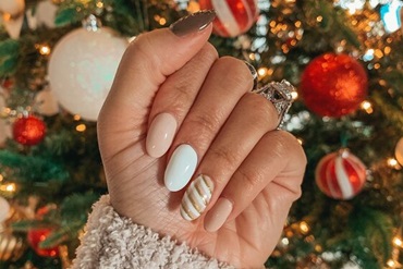 Новорічний манікюр: тренди, які захочеться повторити! Велика добірка фото , 15, Новорічний манікюр: тренди, які захочеться повторити! Велика добірка фото бегонія